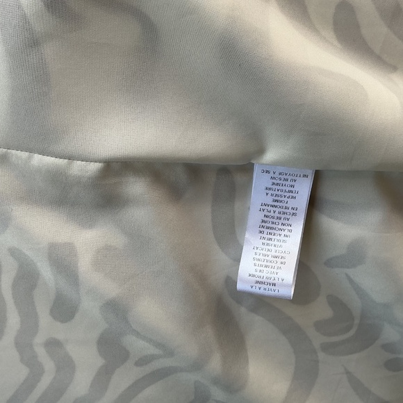 NWOT Donna Morgan Black and Ivory Print Silky Wrap Dress - 4/6 - Picture 9 of 9